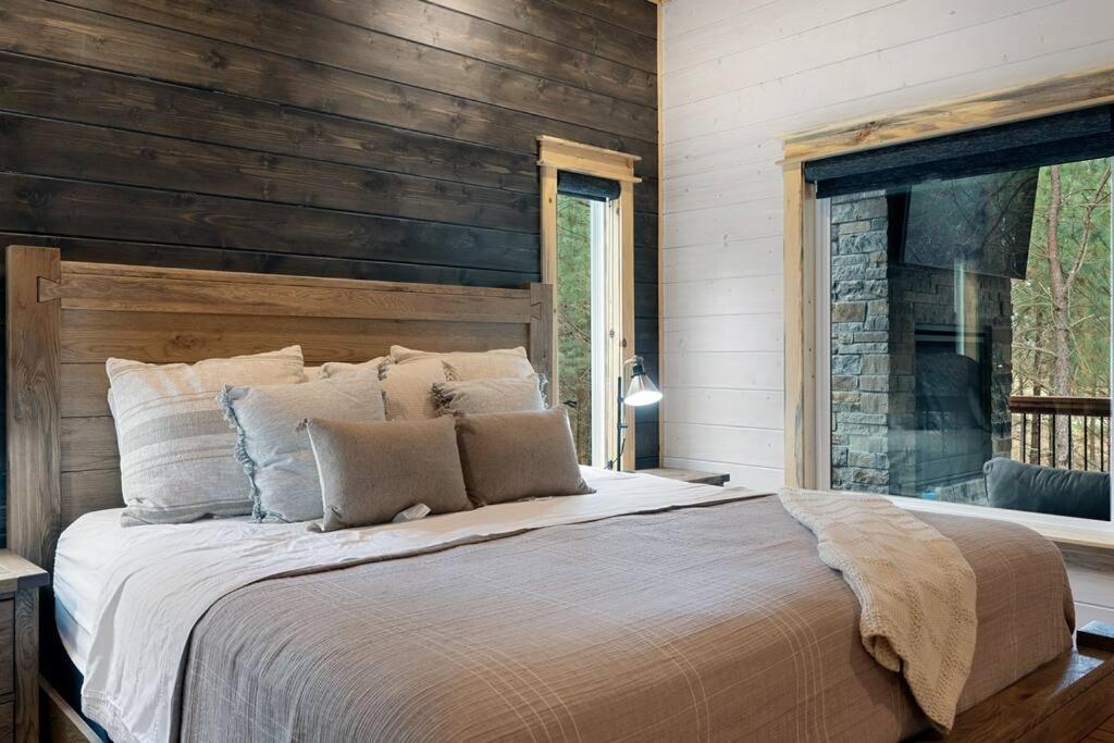 Lone Pine Lodge. Brand New! 2 Bedroom Luxury Cabin. Броукън Боу Екстериор снимка