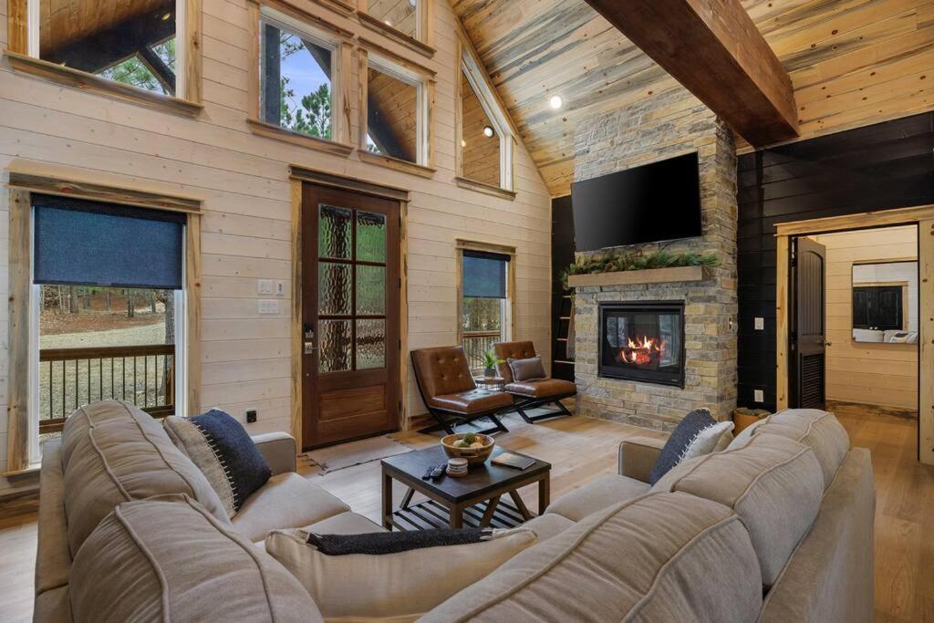 Lone Pine Lodge. Brand New! 2 Bedroom Luxury Cabin. Броукън Боу Екстериор снимка