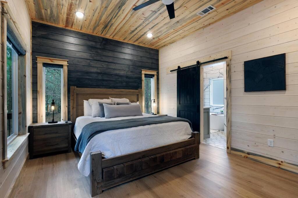 Lone Pine Lodge. Brand New! 2 Bedroom Luxury Cabin. Броукън Боу Екстериор снимка