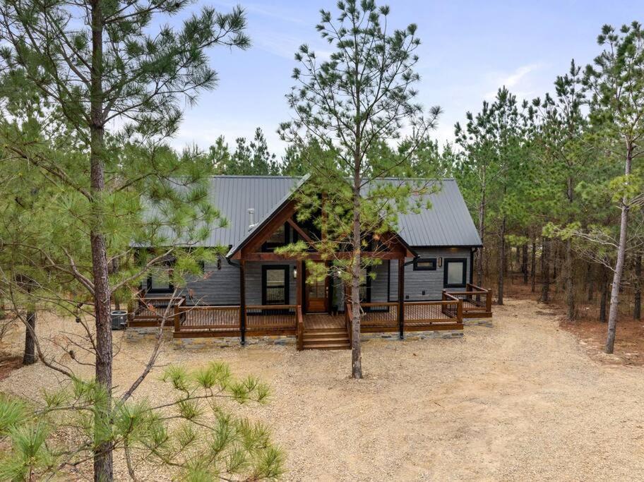 Lone Pine Lodge. Brand New! 2 Bedroom Luxury Cabin. Броукън Боу Екстериор снимка