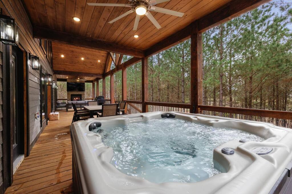 Lone Pine Lodge. Brand New! 2 Bedroom Luxury Cabin. Броукън Боу Екстериор снимка