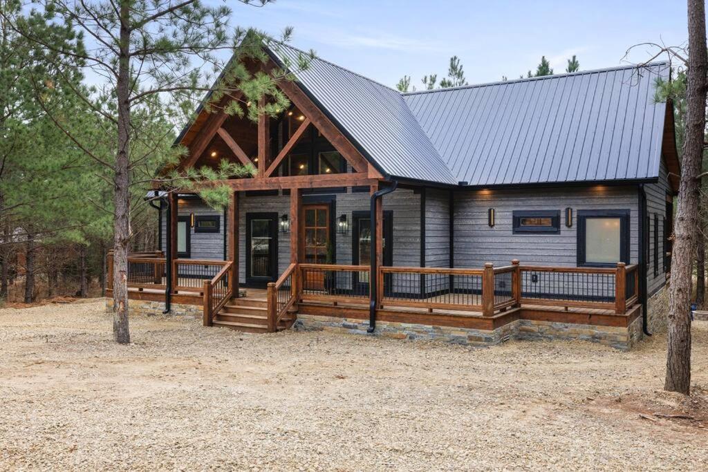 Lone Pine Lodge. Brand New! 2 Bedroom Luxury Cabin. Броукън Боу Екстериор снимка